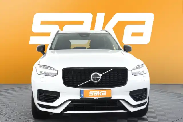 Valkoinen Maastoauto, Volvo XC90 – VAR-40768