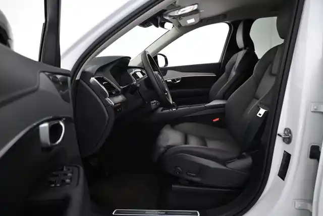 Valkoinen Maastoauto, Volvo XC90 – VAR-40768