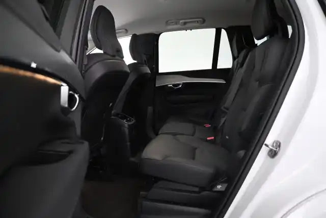 Valkoinen Maastoauto, Volvo XC90 – VAR-40768