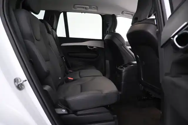 Valkoinen Maastoauto, Volvo XC90 – VAR-40768