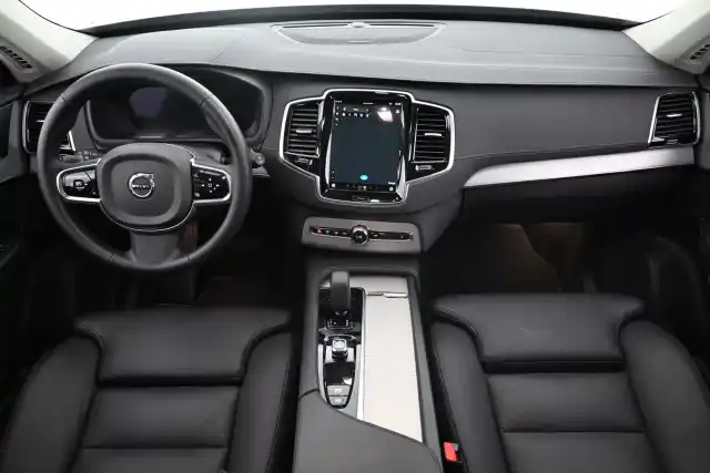 Valkoinen Maastoauto, Volvo XC90 – VAR-40768