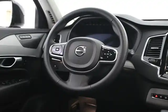 Valkoinen Maastoauto, Volvo XC90 – VAR-40768