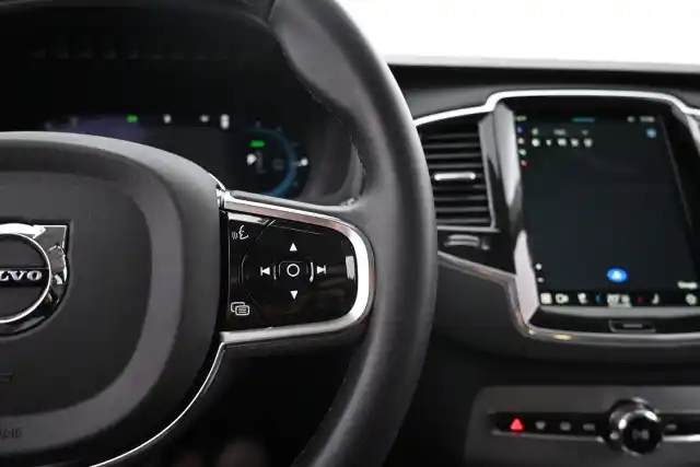 Valkoinen Maastoauto, Volvo XC90 – VAR-40768