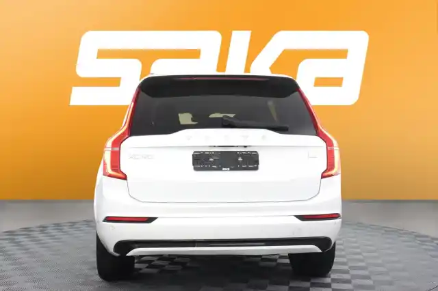 Valkoinen Maastoauto, Volvo XC90 – VAR-40768