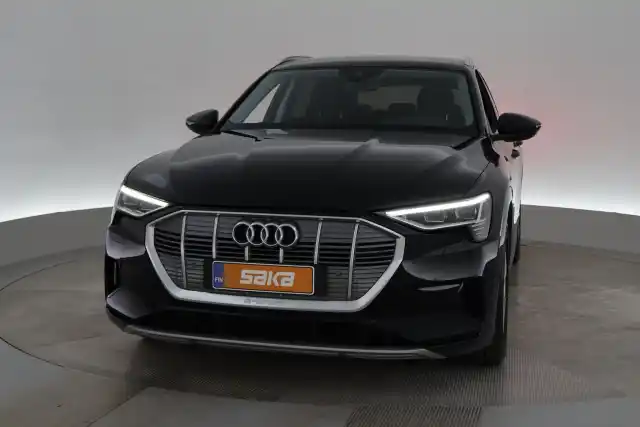 Musta Maastoauto, Audi e-tron – VAR-40781