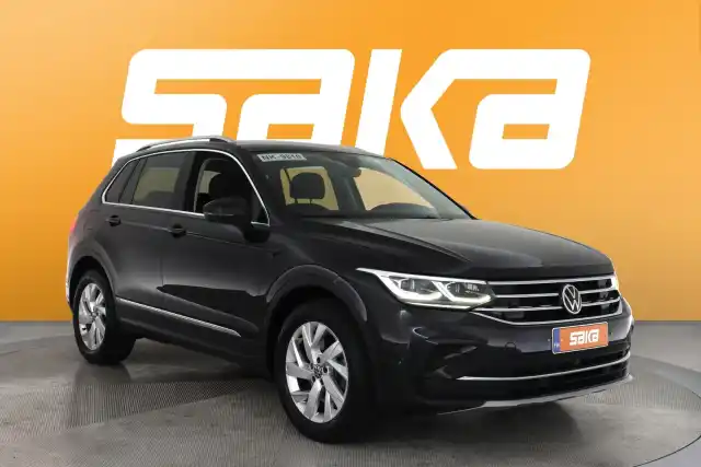 Musta Maastoauto, Volkswagen Tiguan – VAR-408160