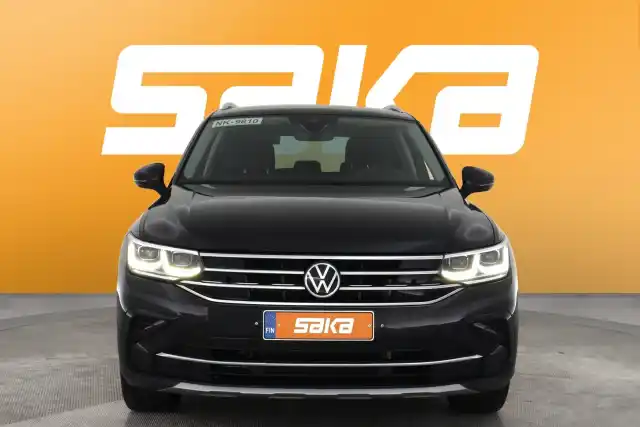 Musta Maastoauto, Volkswagen Tiguan – VAR-408160