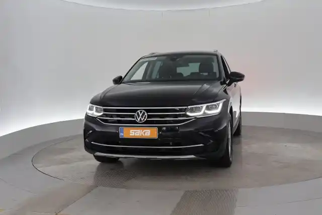 Musta Maastoauto, Volkswagen Tiguan – VAR-408160