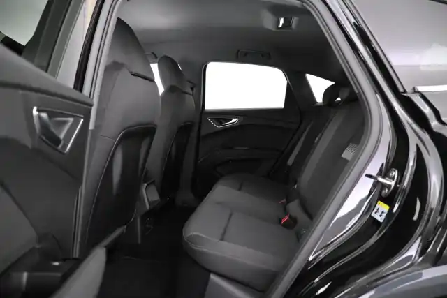 Musta Maastoauto, Audi Q4 e-tron – VAR-40888