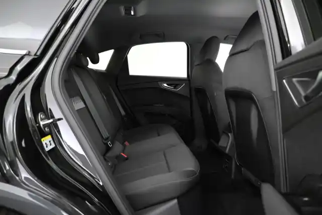 Musta Maastoauto, Audi Q4 e-tron – VAR-40888