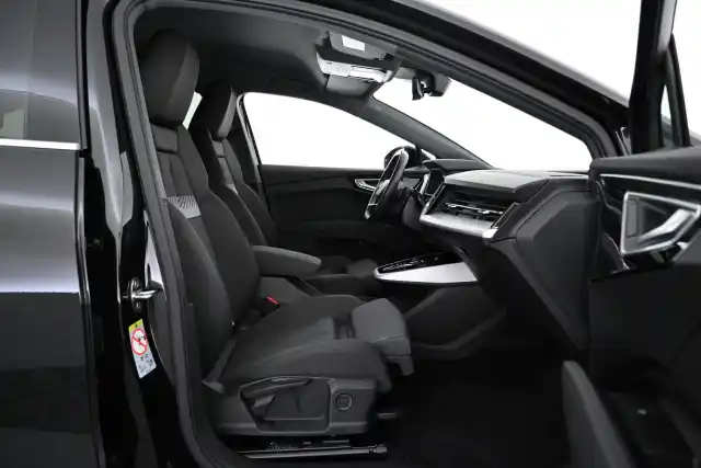 Musta Maastoauto, Audi Q4 e-tron – VAR-40888