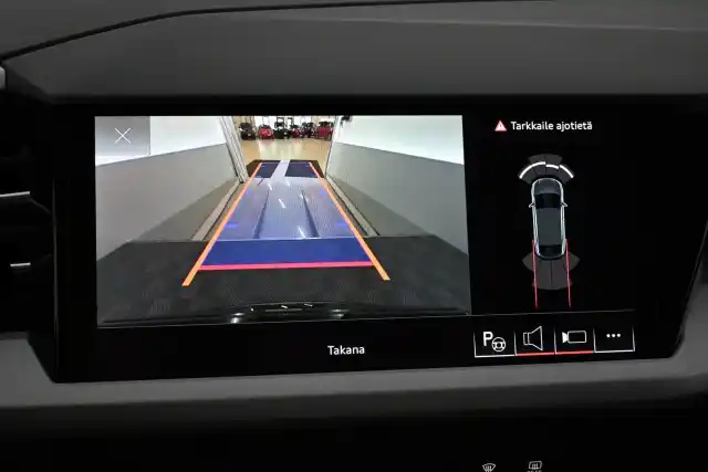 Musta Maastoauto, Audi Q4 e-tron – VAR-40888
