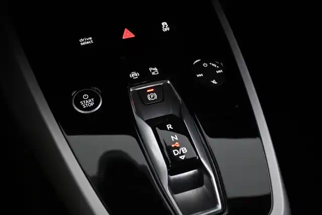 Musta Maastoauto, Audi Q4 e-tron – VAR-40888