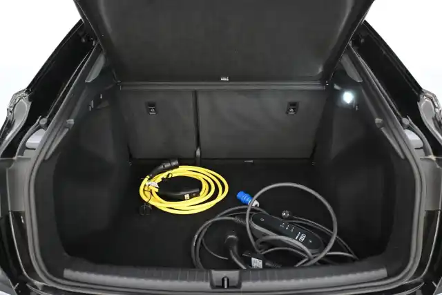 Musta Maastoauto, Audi Q4 e-tron – VAR-40888