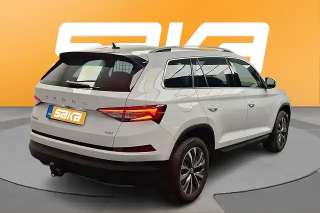 Valkoinen Maastoauto, Skoda Kodiaq – VAR-41100