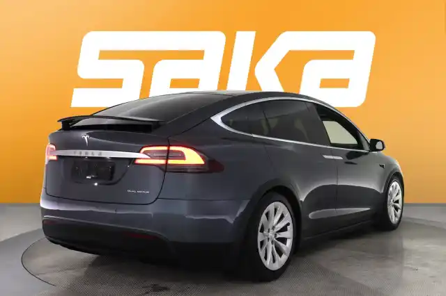 Harmaa Maastoauto, Tesla Model X – VAR-41105