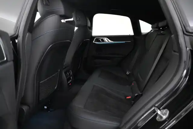 Sininen Sedan, BMW i4 – VAR-41116