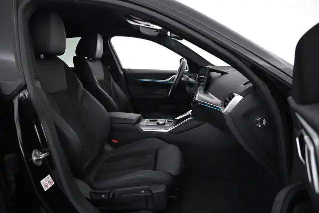 Sininen Sedan, BMW i4 – VAR-41116