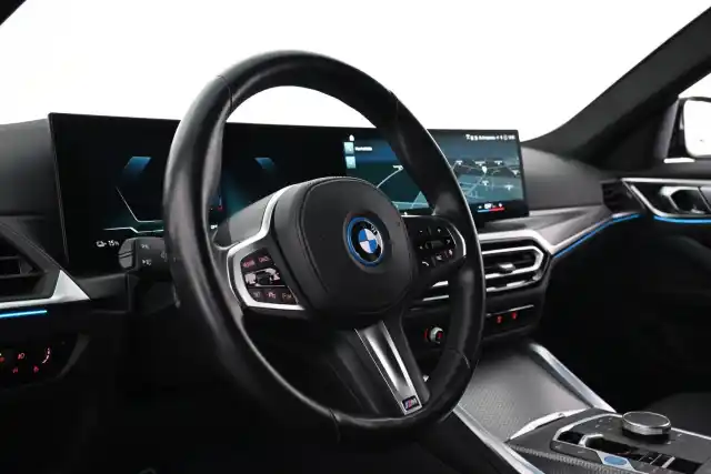 Sininen Sedan, BMW i4 – VAR-41116