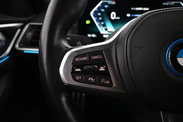 Sininen Sedan, BMW i4 – VAR-41116