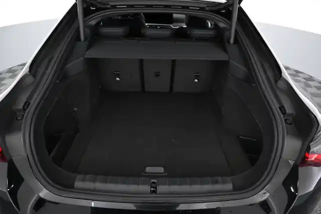 Sininen Sedan, BMW i4 – VAR-41116
