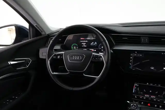 Sininen Maastoauto, Audi e-tron – VAR-41165