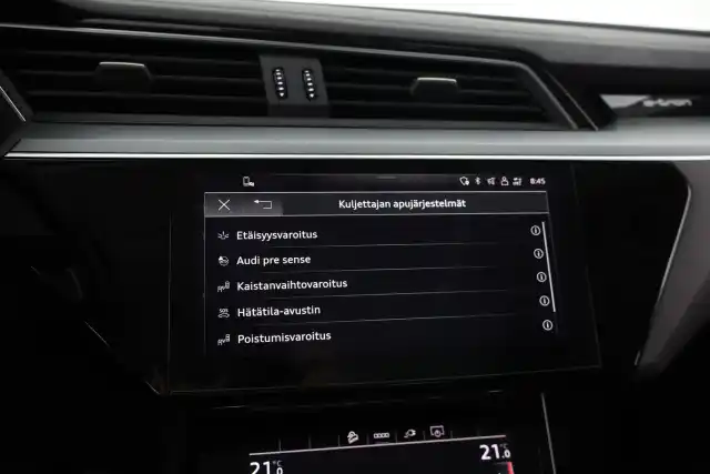 Sininen Maastoauto, Audi e-tron – VAR-41165