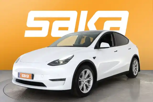 Valkoinen Maastoauto, Tesla Model Y – VAR-41203