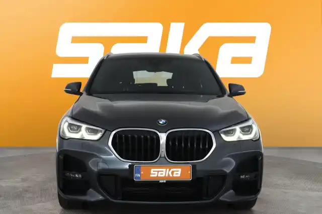 Harmaa Maastoauto, BMW X1 – VAR-41207