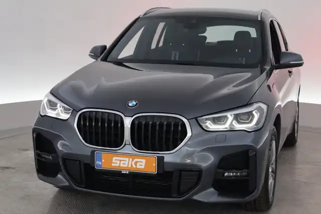 Harmaa Maastoauto, BMW X1 – VAR-41207