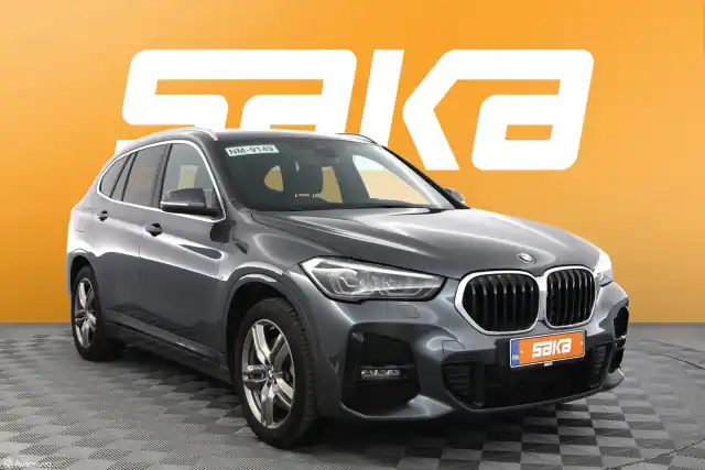 Harmaa Maastoauto, BMW X1 – VAR-41207