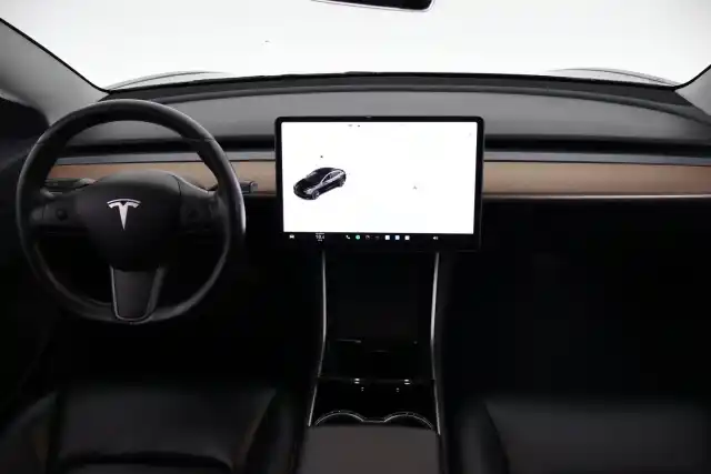 Musta Viistoperä, Tesla Model 3 – VAR-41252