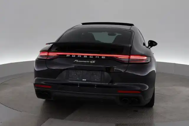 Musta Sedan, Porsche Panamera – VAR-41276