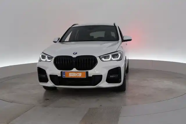 Valkoinen Maastoauto, BMW X1 – VAR-41511