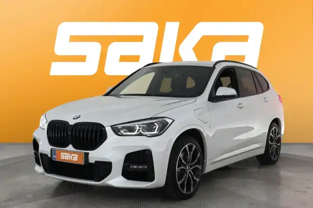 Valkoinen Maastoauto, BMW X1 – VAR-41511