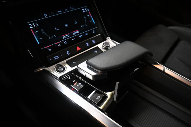 Harmaa Coupe, Audi e-tron – VAR-41951