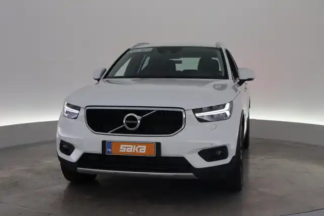 Valkoinen Maastoauto, Volvo XC40 – VAR-42280