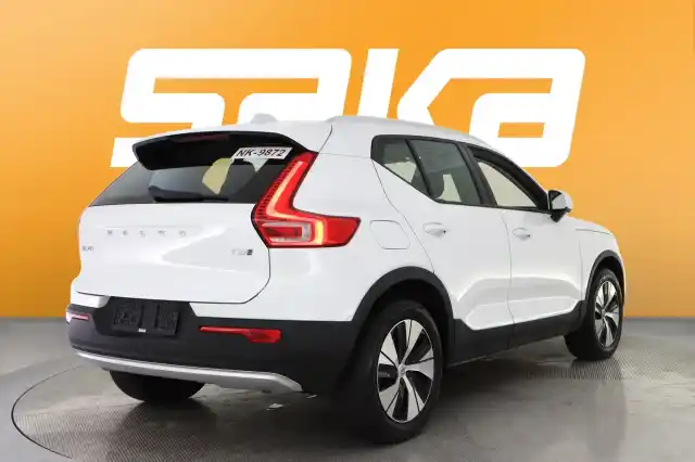 Valkoinen Maastoauto, Volvo XC40 – VAR-42280