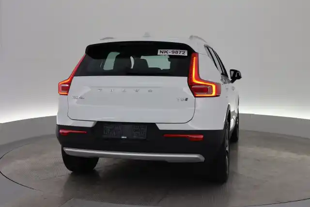 Valkoinen Maastoauto, Volvo XC40 – VAR-42280