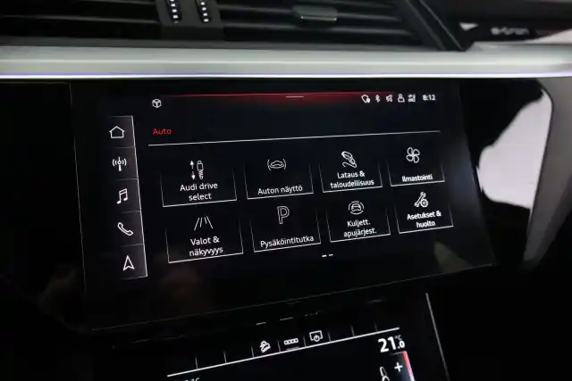 Musta Maastoauto, Audi e-tron – VAR-42313