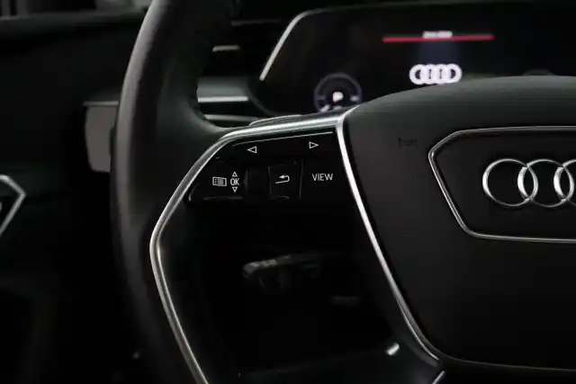 Musta Maastoauto, Audi e-tron – VAR-42401