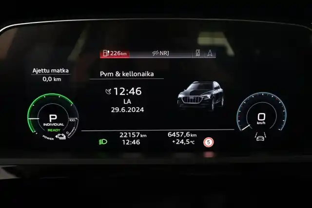 Musta Maastoauto, Audi e-tron – VAR-42401