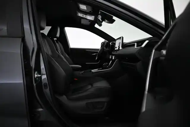 Harmaa Maastoauto, Toyota RAV4 Plug-in – VAR-42841