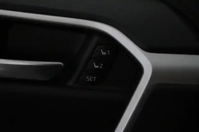 Harmaa Maastoauto, Toyota RAV4 Plug-in – VAR-42841