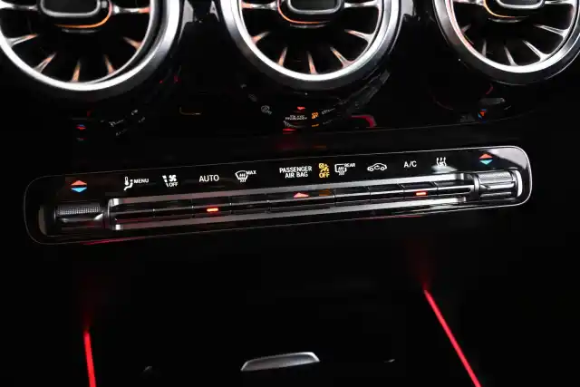 Harmaa Maastoauto, Mercedes-Benz EQA – VAR-42907
