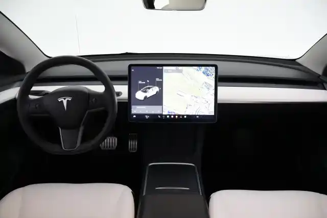 Valkoinen Sedan, Tesla Model 3 – VAR-42923