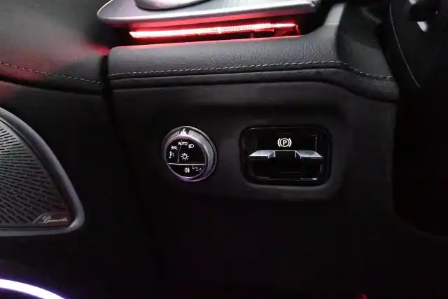 Sininen Sedan, Mercedes-Benz EQS – VAR-43097