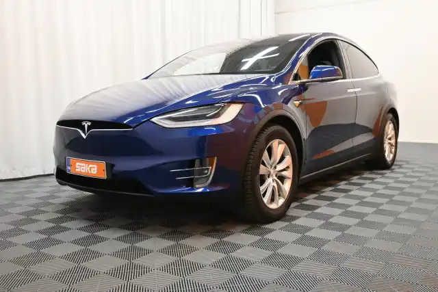 Sininen Maastoauto, Tesla Model X – VAR-43249