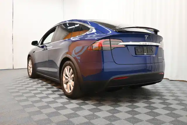 Sininen Maastoauto, Tesla Model X – VAR-43249