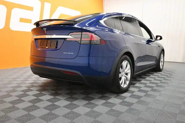 Sininen Maastoauto, Tesla Model X – VAR-43249